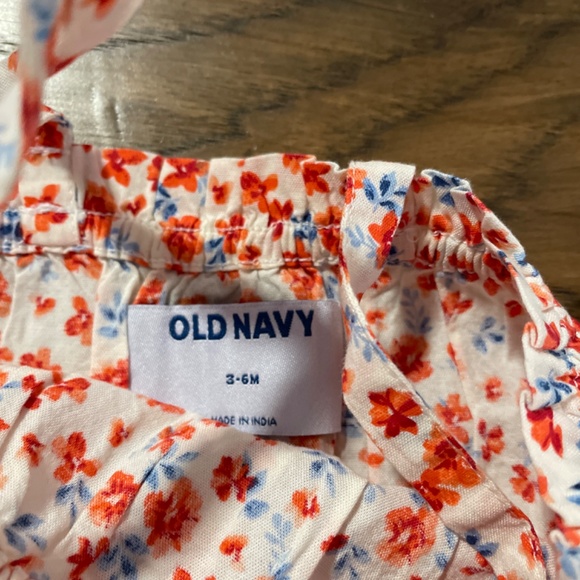 New Gap bubble shorts and floral tank top size 3-6 months - Picture 10 of 12